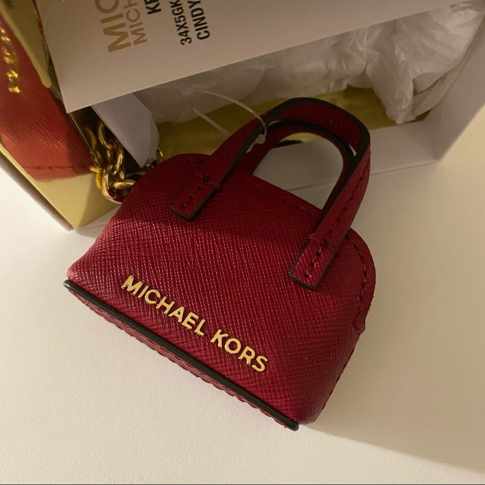 🆕 Michael Kors Cindy leather keychain purse for @pwincessmadelin